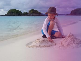 sunsmart-boy-at-beach